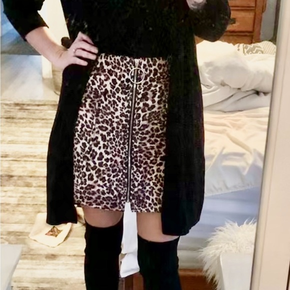 Velour Leopard Skirt With Zipper - Picture 2 of 8